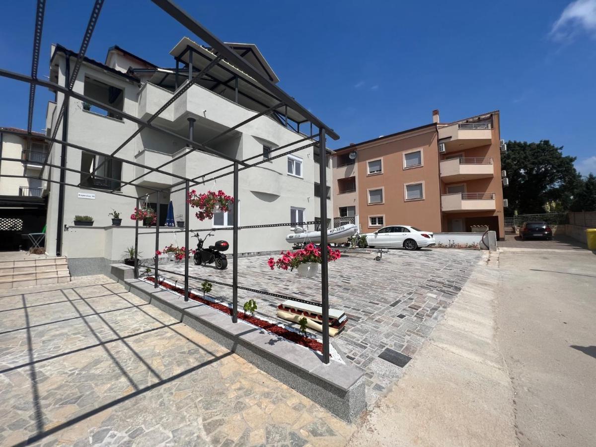 Apartments Melek Medulin Exterior photo